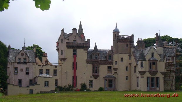 Aldourie Castle
